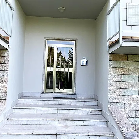 Apartment House Paradiso *